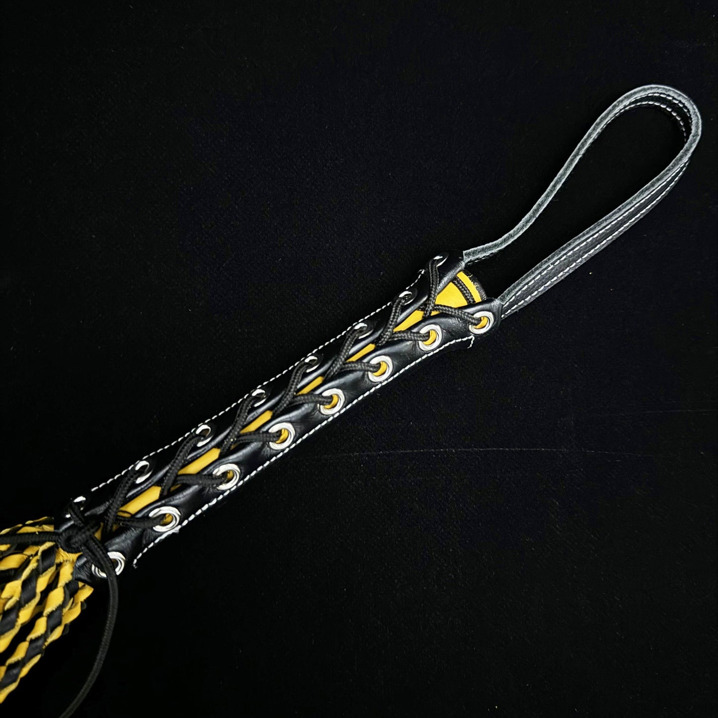 Bumblebee-Twelve Tailed Flogger